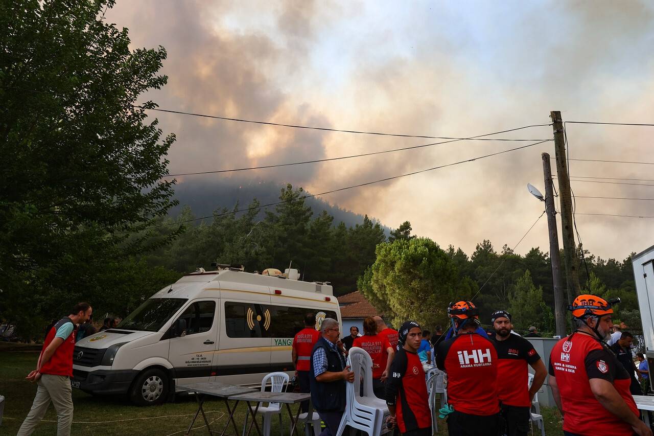 aa-20220622-28230017-28230009-marmaristeki-orman-yangini-nedeniyle-yangin-koordinasyon-merkezi-tahliye-ediliyor.jpg