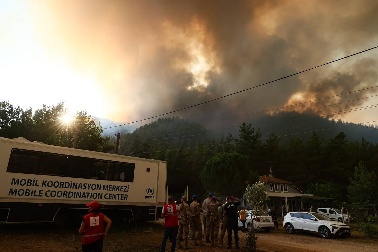 aa-20220622-28230017-28230010-marmaristeki-orman-yangini-nedeniyle-yangin-koordinasyon-merkezi-tahliye-ediliyor.jpg