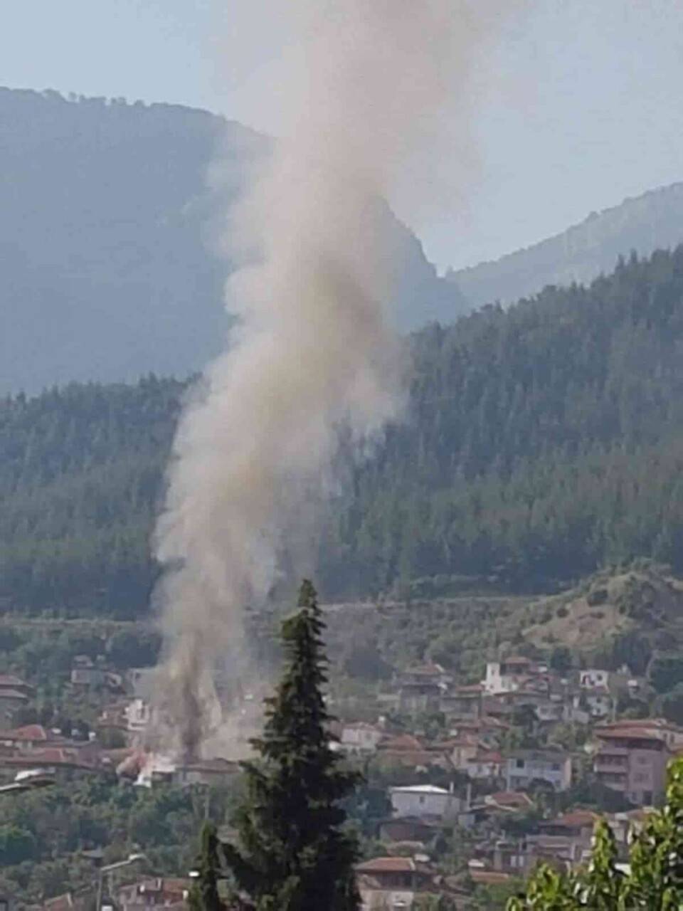 Babasından miras kalan evi ateşe verdi