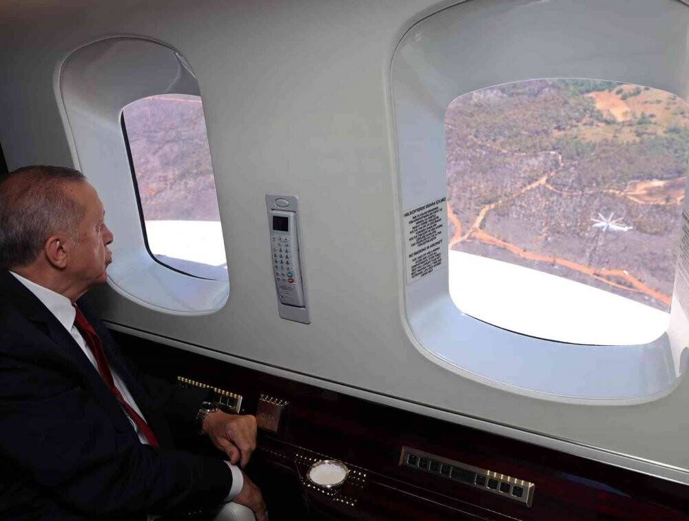 Cumhurbaşkanı Erdoğan yangın bölgesini havadan inceledi