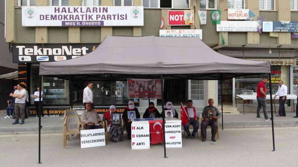 Evlat nöbeti tutan babadan isyan