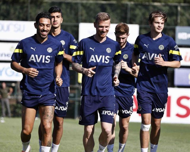 Fenerbahçe, hazırlıklarını sürdürüyor