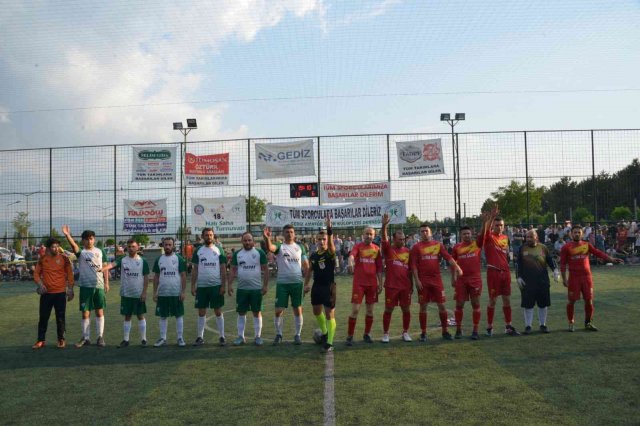 Gediz’de halı saha futbol turnuvası sona erdi