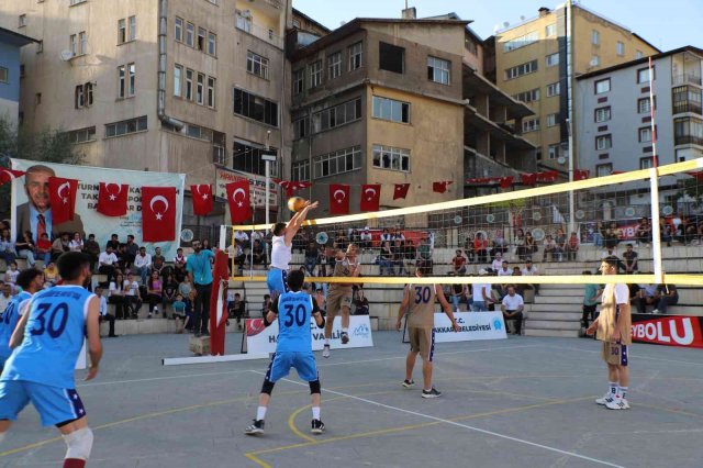 Hakkari’de ‘Sokak Voleybol Turnuvası’ başladı