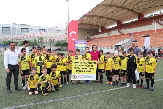 Kamuran Akşar Futbol Turnuvasının açılışını Başkan Hürriyet yaptı