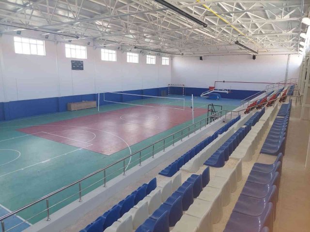 Tomarza ilçe stadı ve spor salonu tamamlandı