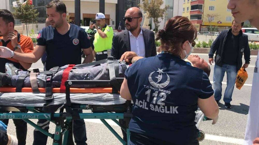 Kaza yapan oğluna bir şey olduğunu sandı baygınlık geçirdi