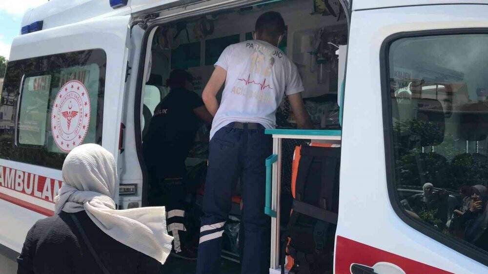 Kaza yapan oğluna bir şey olduğunu sandı baygınlık geçirdi