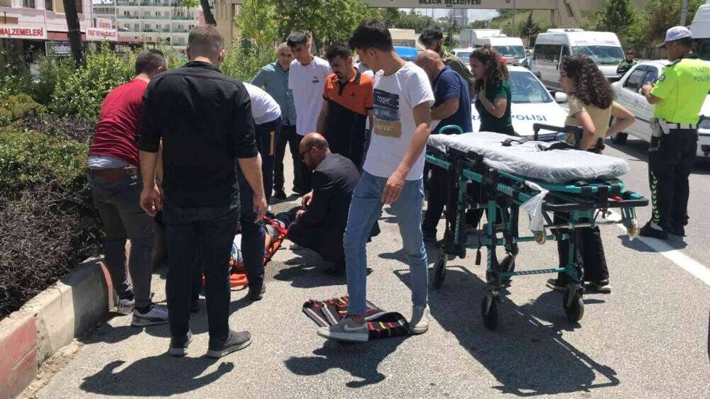 Kaza yapan oğluna bir şey olduğunu sandı baygınlık geçirdi