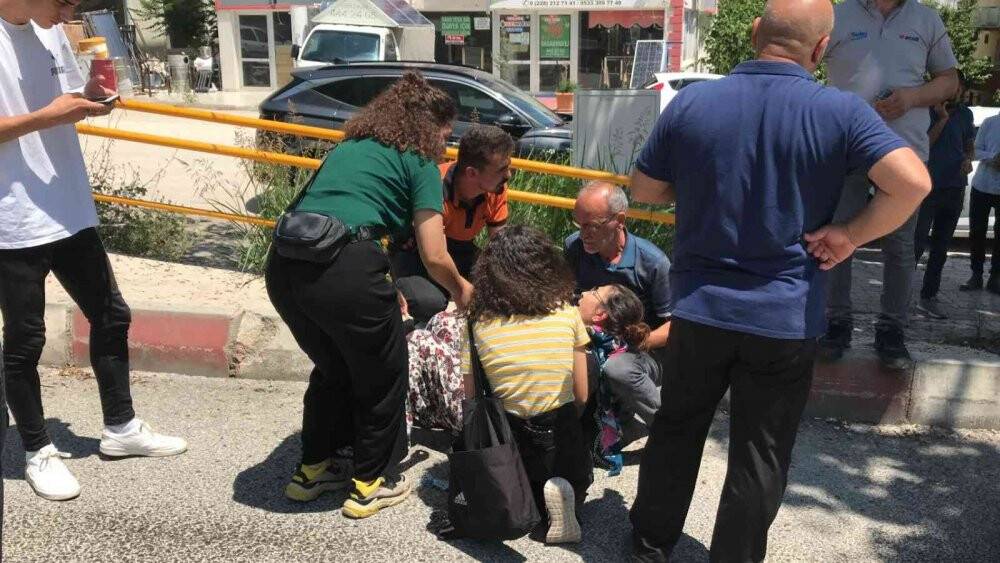 Kaza yapan oğluna bir şey olduğunu sandı baygınlık geçirdi