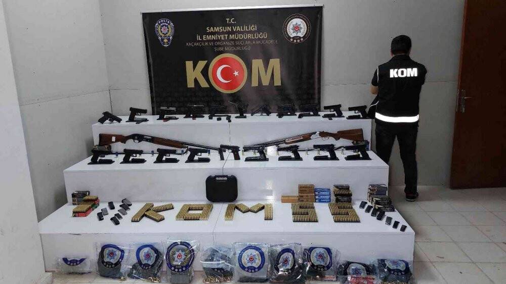 Samsun'da 19 tabanca ele geçirildi, 4 kişi gözaltına alındı