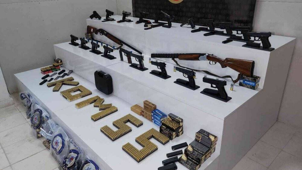 Samsun'da 19 tabanca ele geçirildi, 4 kişi gözaltına alındı