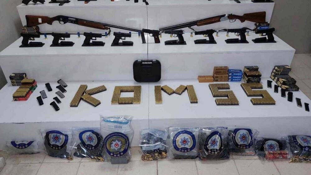 Samsun'da 19 tabanca ele geçirildi, 4 kişi gözaltına alındı