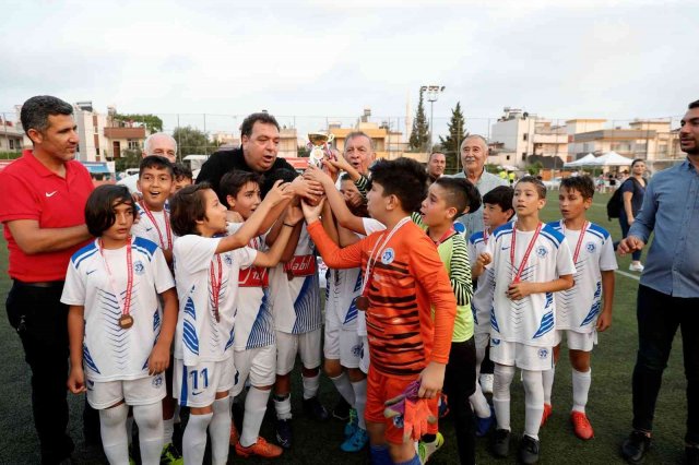 U-12 futbolda şampiyon Adana Demirspor