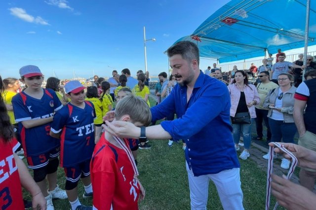 Mini Voleybol Şenliği ile 450 voleybolcu genç eğlence dolu anlar yaşadı