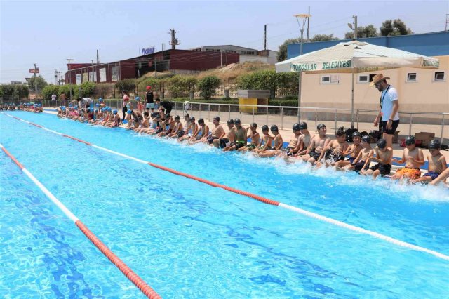 Toroslar’da yüzme kurslarının ilk dönemi başladı