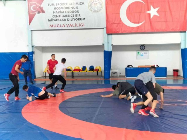 Milli güreşçilerin Köyceğiz kampı sürüyor