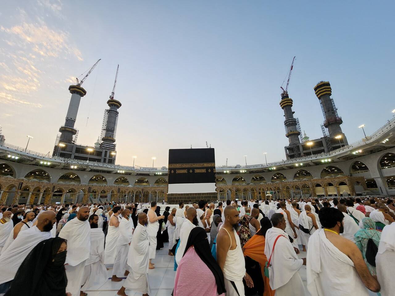 aa-20220622-28230954-28230917-mekkeye-ulasan-haci-adaylari-ibadetlerine-basladi.jpg