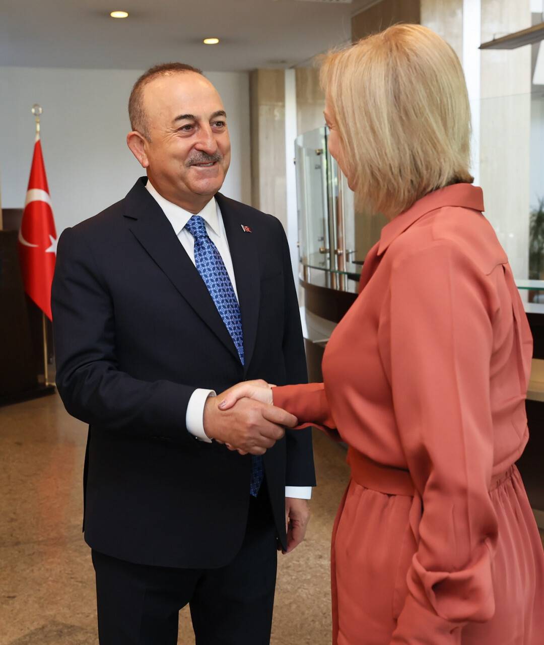 aa-20220623-28232375-28232372-disisleri-bakani-cavusoglu-ingiltere-disisleri-bakani-truss.jpg