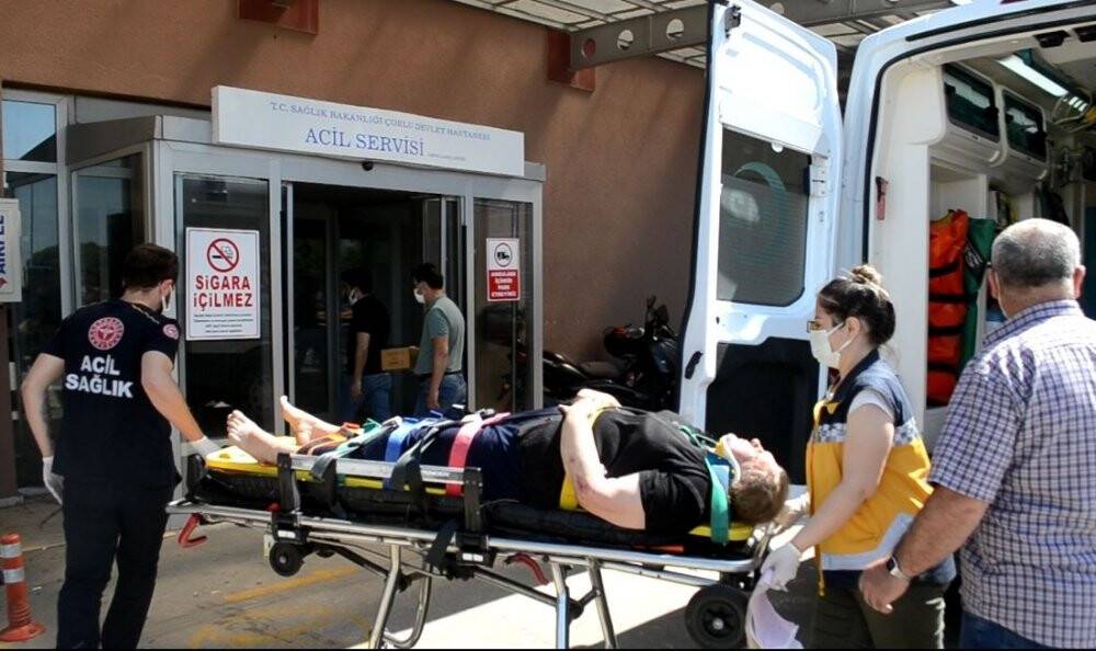 Eşek arısının camından girdiği otomobil takla attı: 3 yaralı