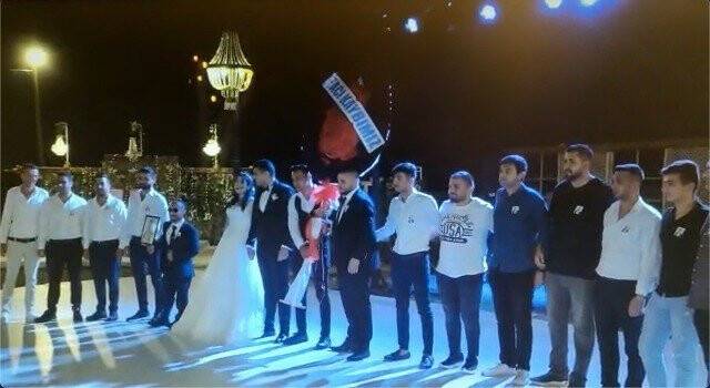 Gelin ile damada düğünlerinde cenaze töreni sürprizi