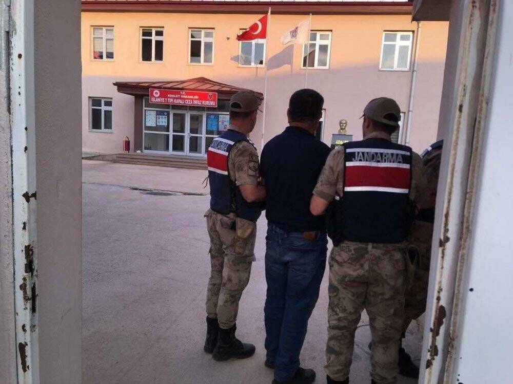 Jandarma firari hükümlüyü kıskıvrak yakaladı