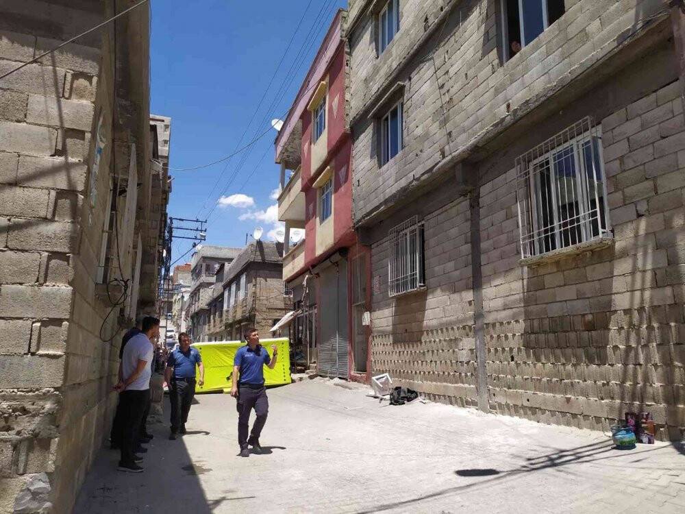 Mutfak tüpüyle balkona çıktı, mahalleye panik yaşattı