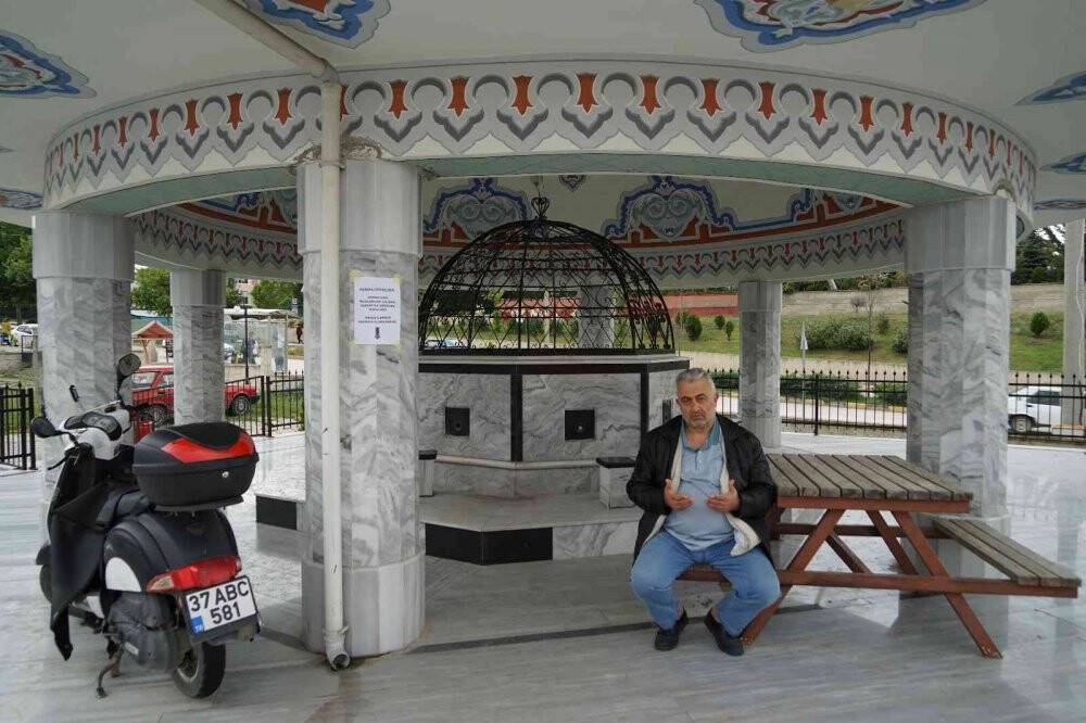 Cami cemaati şadırvanın musluklarının çalındığını görünce şaşkına döndü