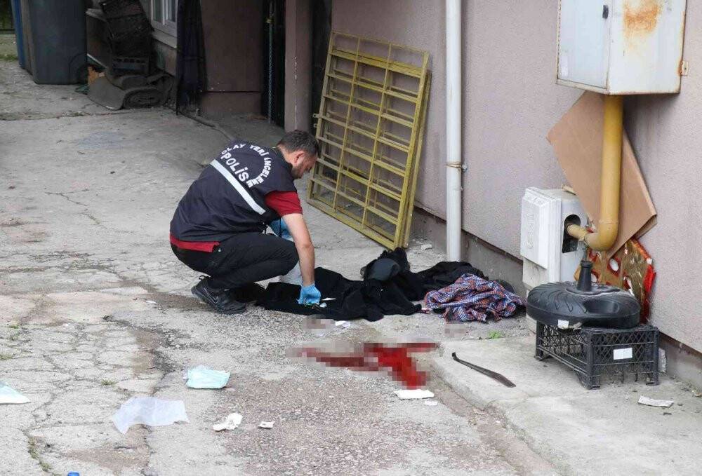 Evinin penceresinden beton zemine düştü