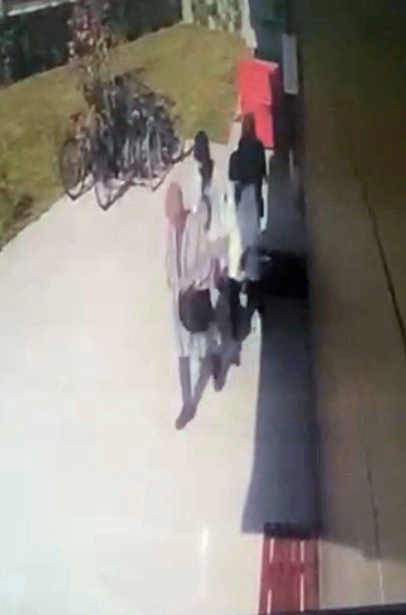 Girdikleri evden 100 bin liralık ziynet eşyası çaldılar