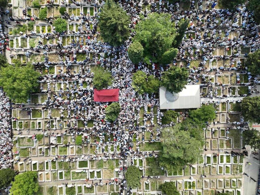 Mahmut Ustaosmanoğlu hocaefendi toprağa verildi