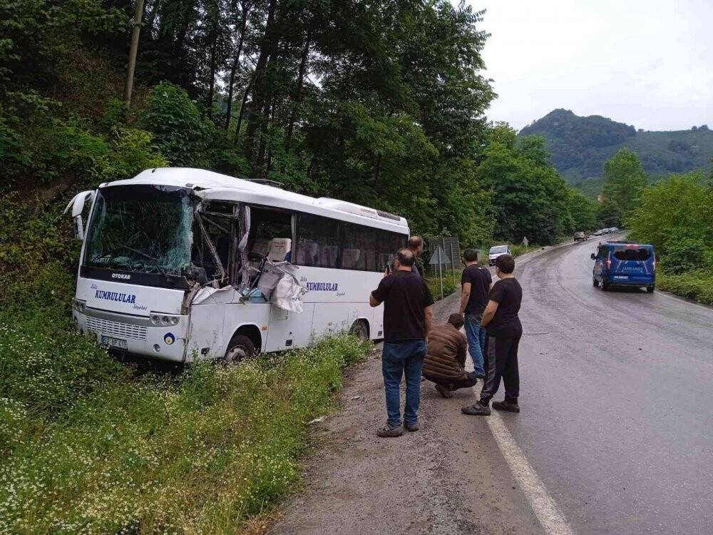 Ordu’da midibüs ile kamyon çarpıştı: 3 yaralı