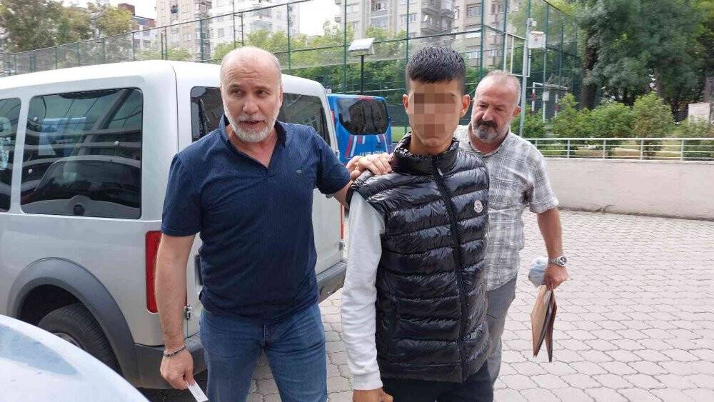 Para çalarken kameraya yakalanan hırsız gözaltına alındı