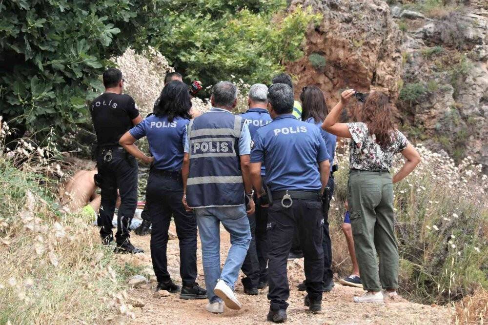 Polise mukavemet gösterdiler, önüne gelenden şikayetçi oldular