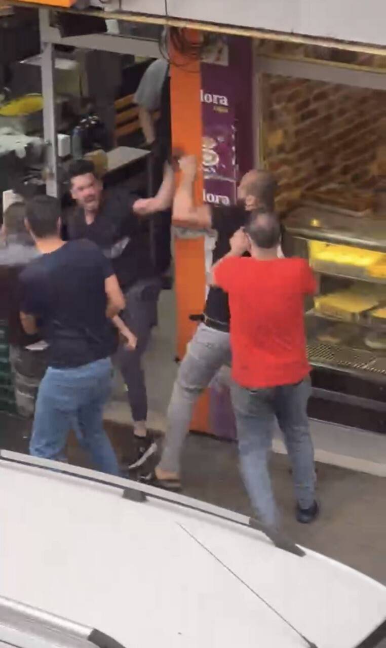 Sultanbeyli’de parasını ödemeyen müşteri ile lokanta çalışanları arasında kavga