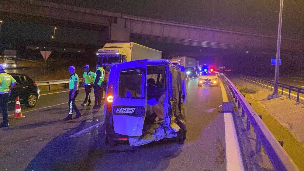 TEM’de kamyonet ile hafif ticari araç çarpıştı: 7 yaralı