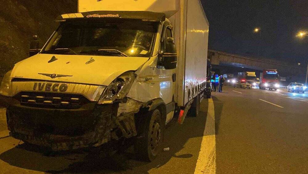 TEM’de kamyonet ile hafif ticari araç çarpıştı: 7 yaralı