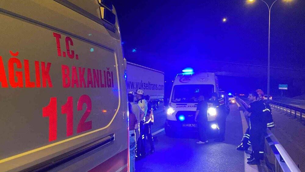 TEM’de kamyonet ile hafif ticari araç çarpıştı: 7 yaralı