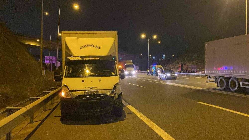 TEM’de kamyonet ile hafif ticari araç çarpıştı: 7 yaralı