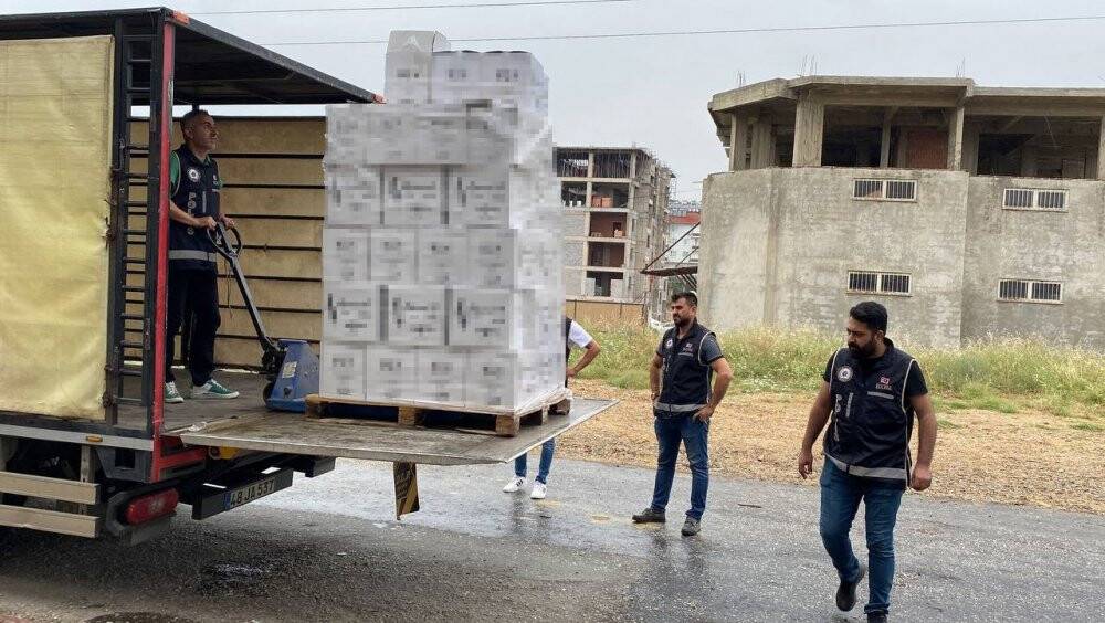 Alanya’da 5 bin 236 şişe kaçak içki ele geçirildi