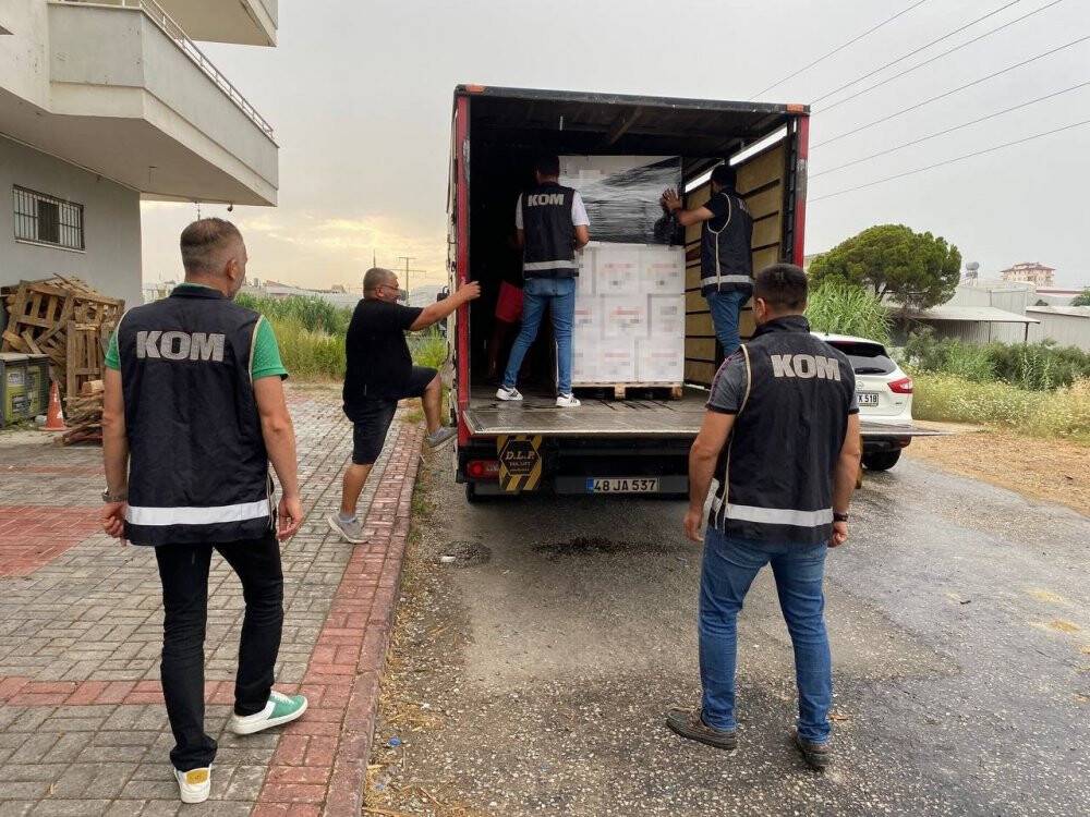 Alanya’da 5 bin 236 şişe kaçak içki ele geçirildi