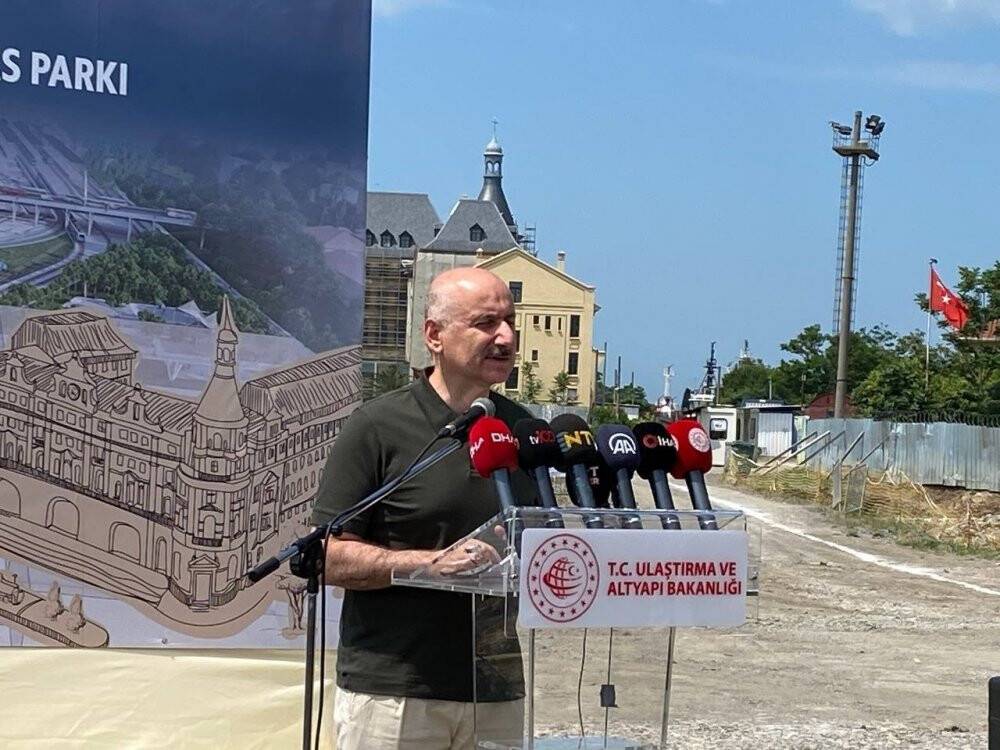 Bakan Karaismailoğlu:  "Haydarpaşa Garı'ndaki restorasyonla  dünyada bir ilk olacak”