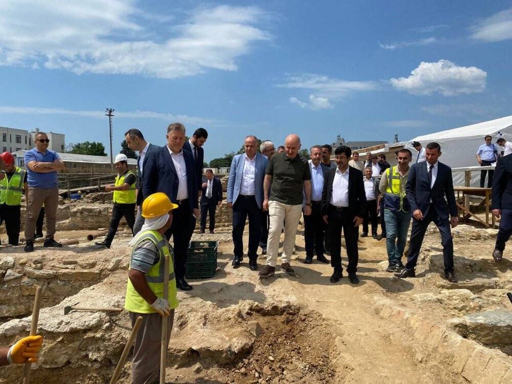 Bakan Karaismailoğlu:  "Haydarpaşa Garı'ndaki restorasyonla  dünyada bir ilk olacak”