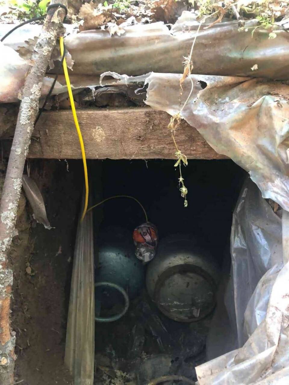 Bingöl’de teröristlere ait 4 adet sığınak ve patlayıcılar imha edildi