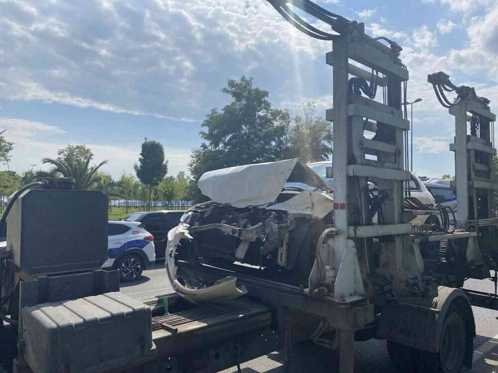 Kartal’da kontrolden çıkan otomobil takla attı: 4 yaralı