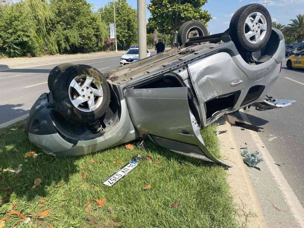 Kartal’da kontrolden çıkan otomobil takla attı: 4 yaralı