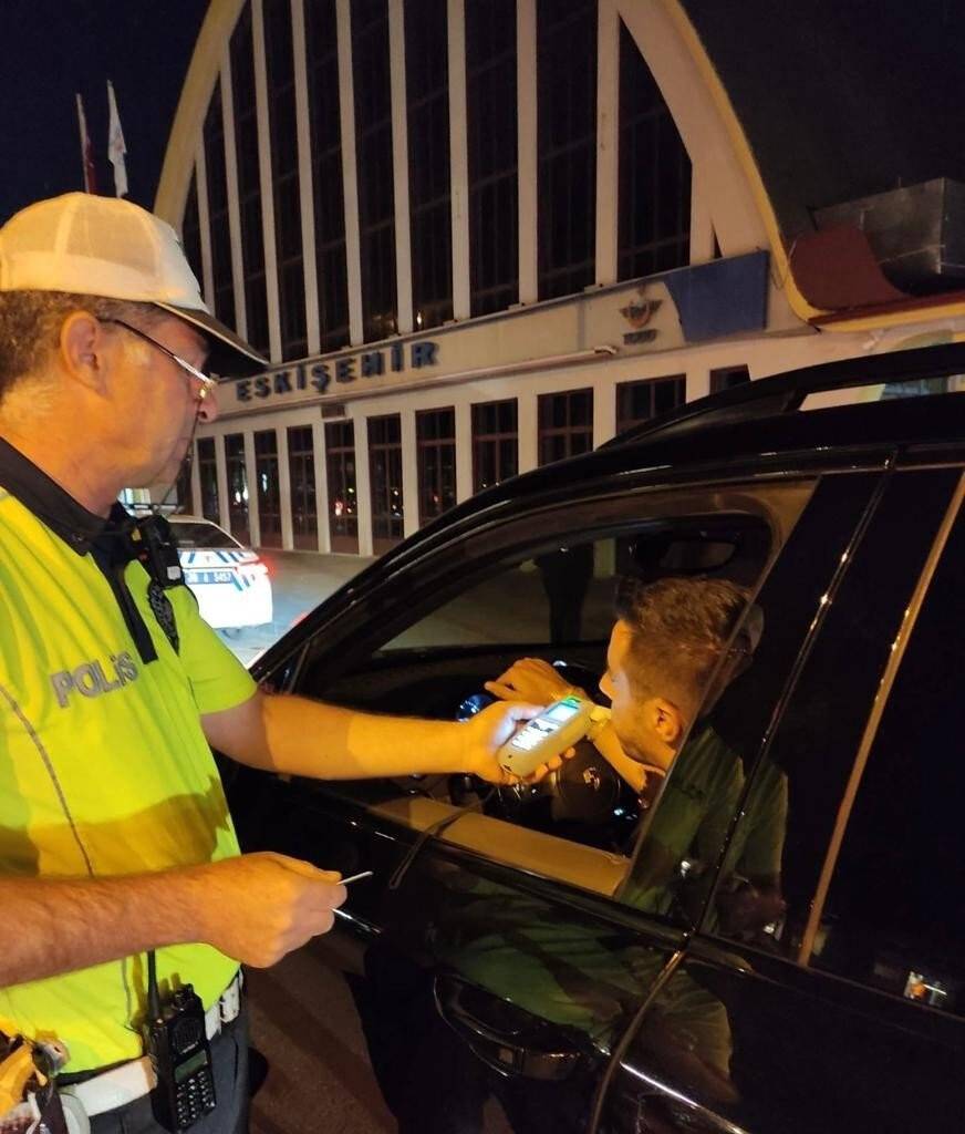 Kent genelinde 300 polisin katıldığı geniş çaplı denetim