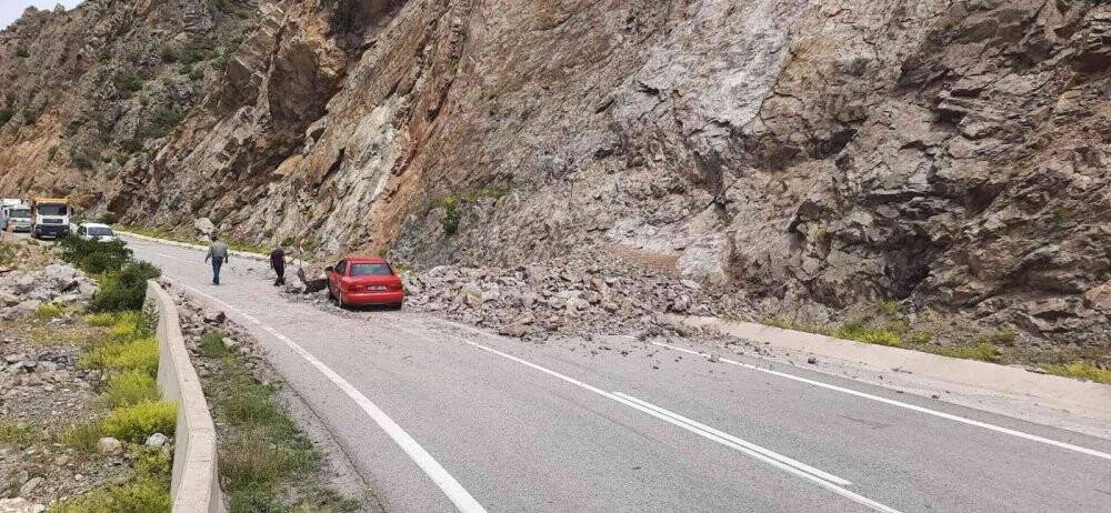 Otomobil faciadan saniyelerle kurtuldu