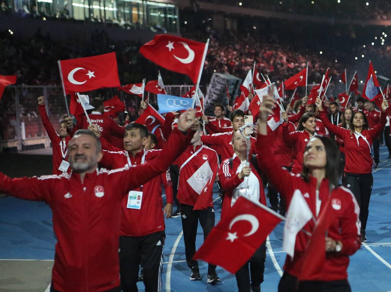 aa-20220626-28259726-28259716-cezayirde-19-akdeniz-oyunlarinin-acilis-toreni.jpg