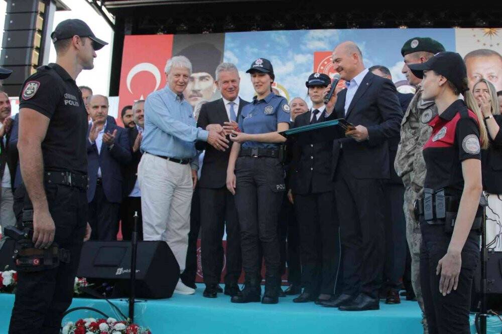 Bakan Soylu: “Suriye’de toplamda 240 bin evi yapıp tamamlayacağız”